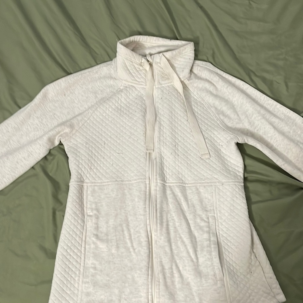 Eddie Bauer white sweatshirt